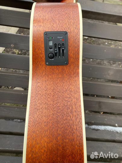 Акустическая гитара