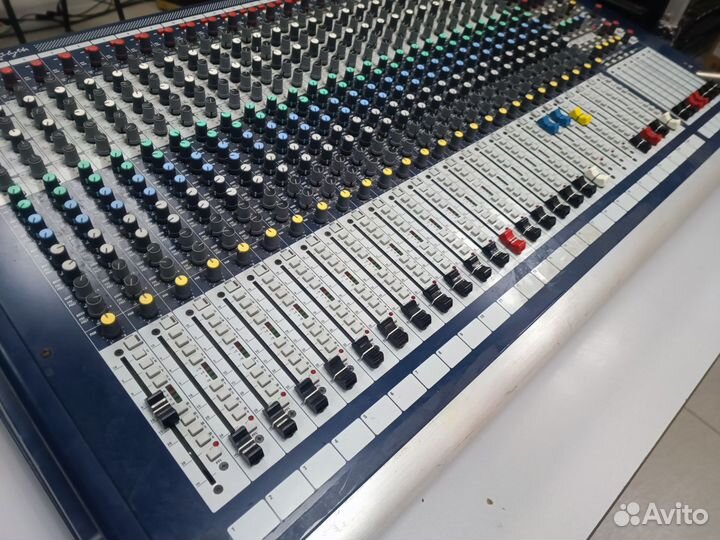 Микшерный пульт Soundcraft