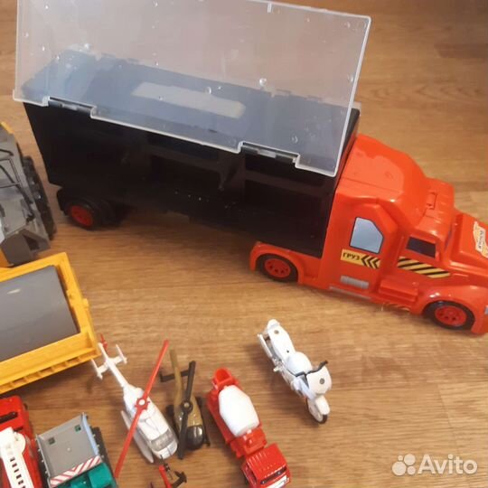Игрушки пакетом машинки