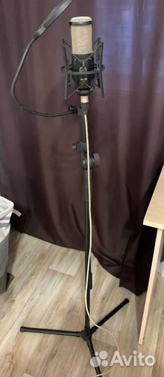 Студийный микрофон akg p220