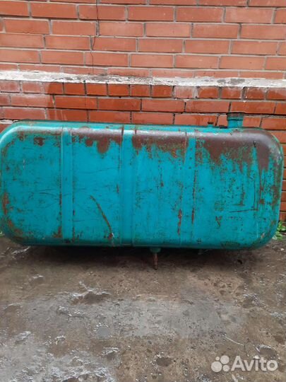 Бензобак от трактора 300 лит. Из под воды