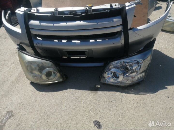 Nose cut Toyota Noah ZRR70