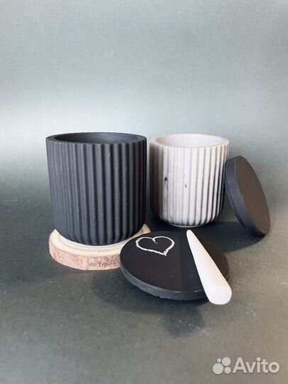 Свечи из натурального воска в черном цвте