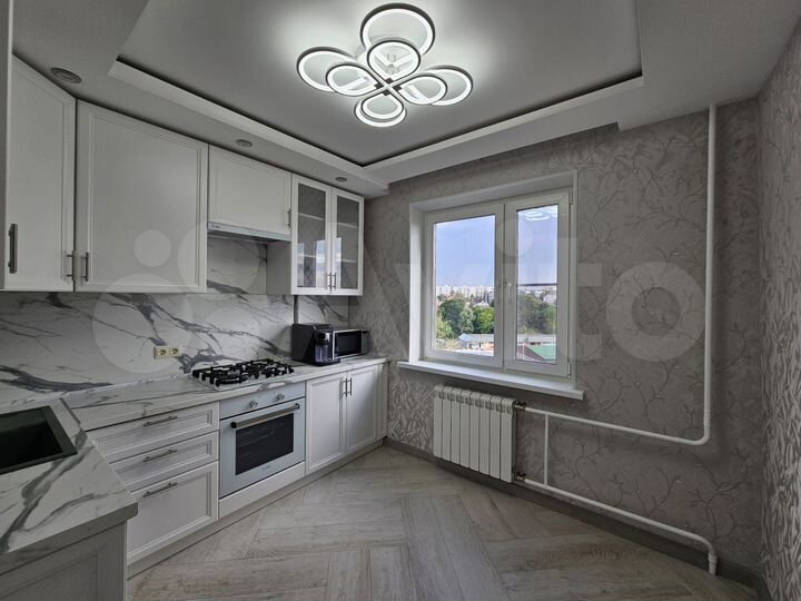 2-к. квартира, 50,7 м², 8/10 эт.