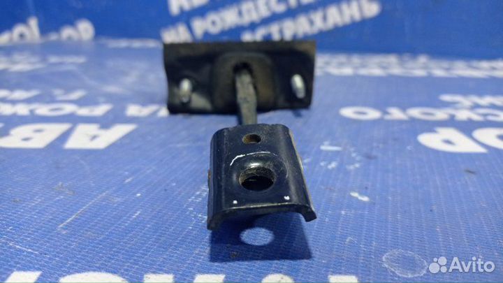 Ограничитель двери Ford Focus 2 седан 2006