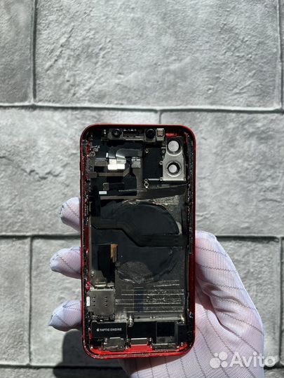 Корпус iPhone 12 красный