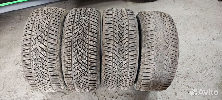 Goodyear UltraGrip 225/50 R17 94