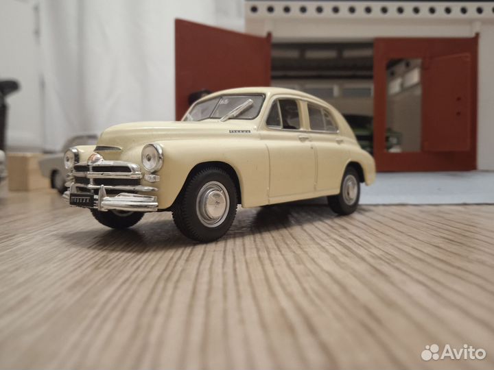 Модель автомобиля 1:43