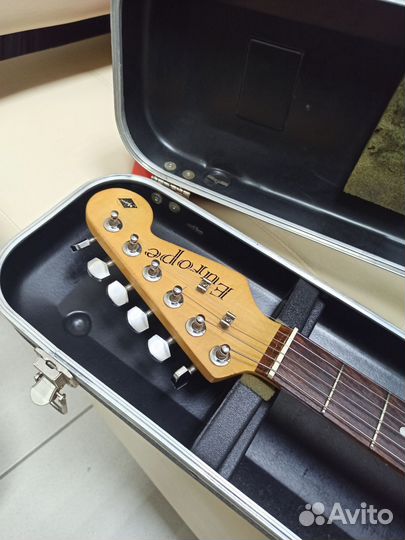 Американский гитарный кейс SKB