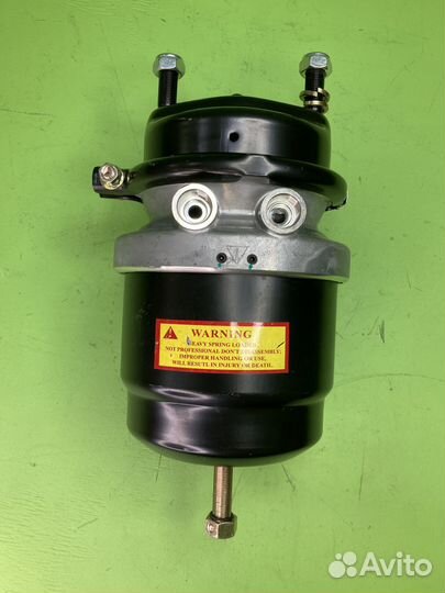 Энергоаккумулятор дискового тормоза правый \MB 930