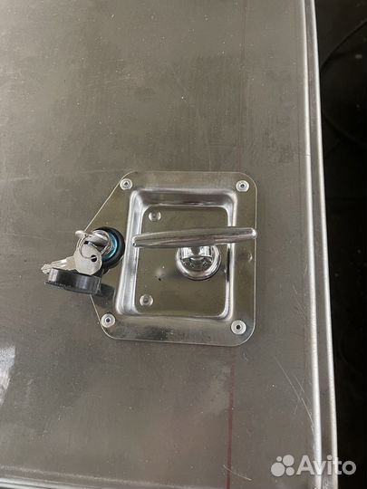 Инструментальный ящик на полуприцеп