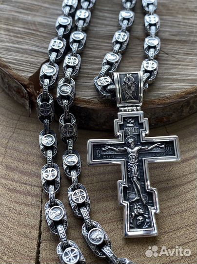 Серебряная цепь и крест