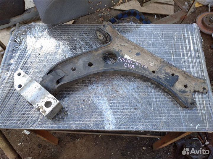 Рычаг подвески передний правый Volkswagen Jetta