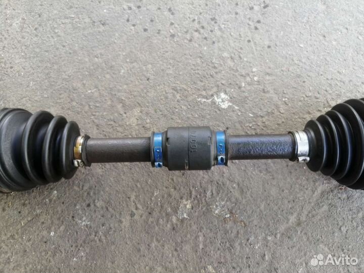 Привод левый 1.6 МКПП Мазда 3 бк