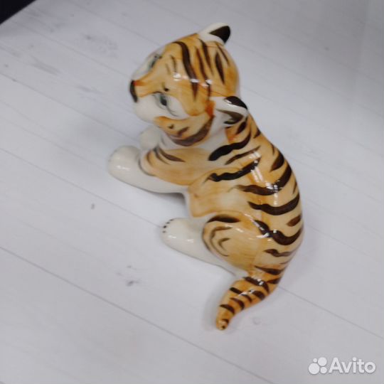 Тигр статуэтка фарфор фаянс Китай