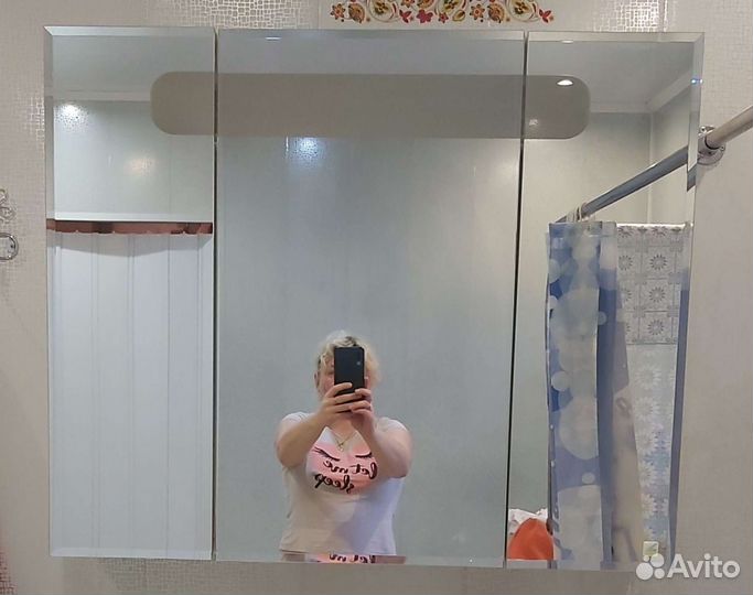 Зеркало в ванную с полочками