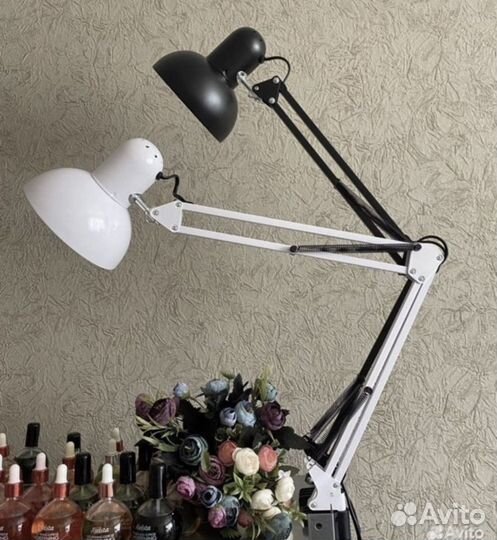 Новая лампа на струбцине в коробке