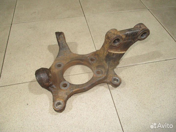 Кулак поворотный передний левый Lexus NX 200t/300