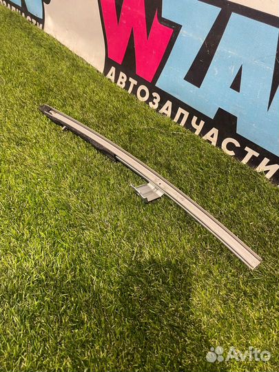 Направляющая стекла задней левой Honda HR-V