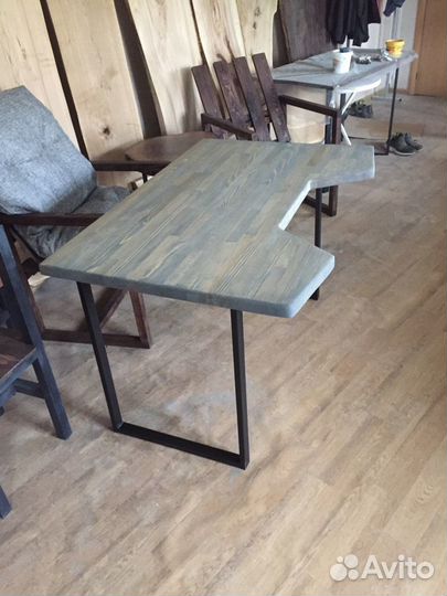 Компьютерный стол из массива дерева