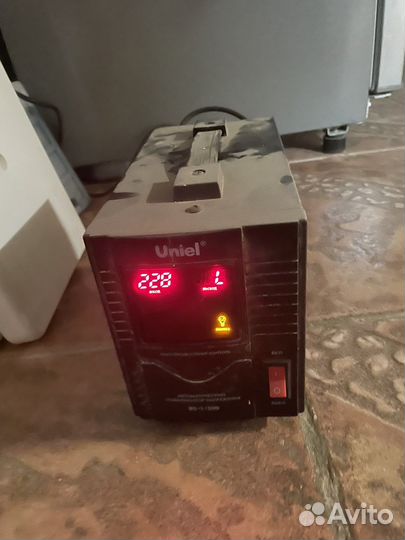 Автоматически стабилизатор напряжения Uniel RS1