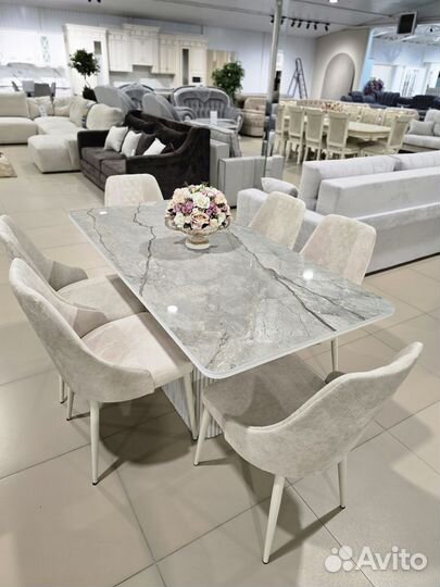 Кухонный стол обеденный