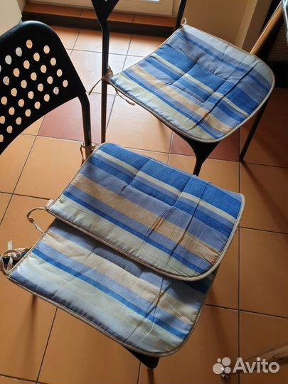 Сидушки на стулья комплект 3шт бу