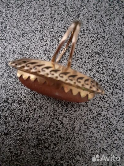 Золотое кольцо с камнем