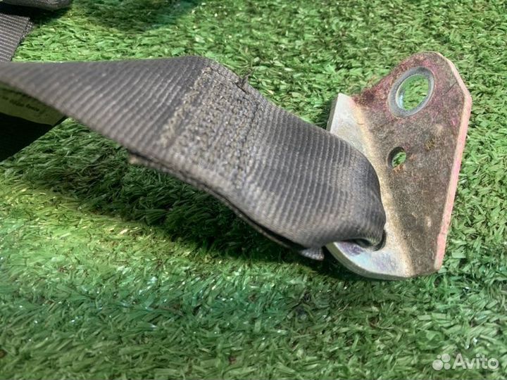 Ремень безопасности задний правый Volkswagen Golf