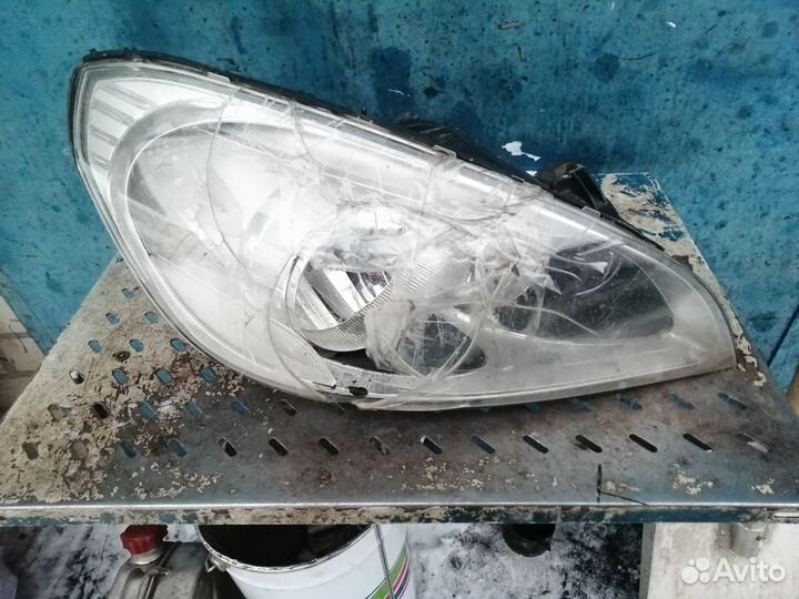 Фара правая разбитая на запчасти Volvo S60 2012