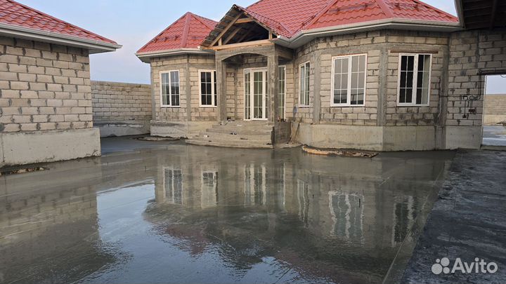 Бетонная стяжка пола мокрая