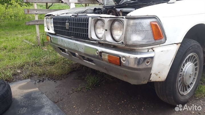 Бампер задний хром toyota crown gs136