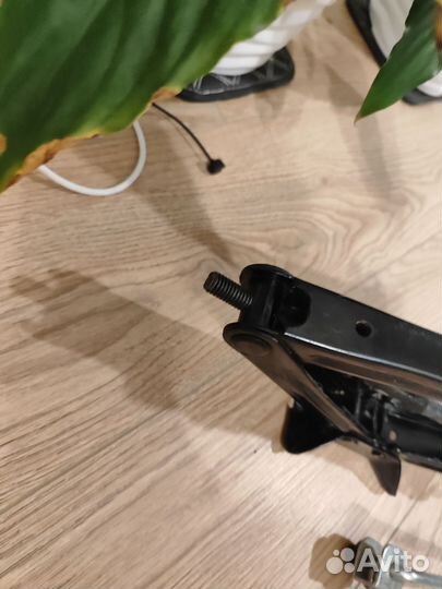 Домкрат toyota corolla