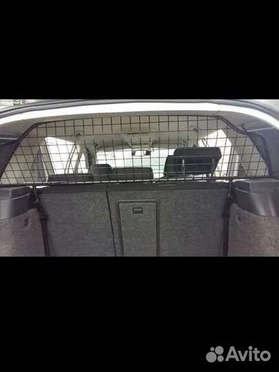 Разделительная перегородка багажника