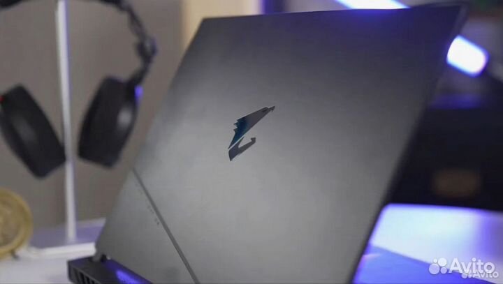 Gigabyte Aorus 17 RTX 4070 / i7-13700H / 2K 240Hz