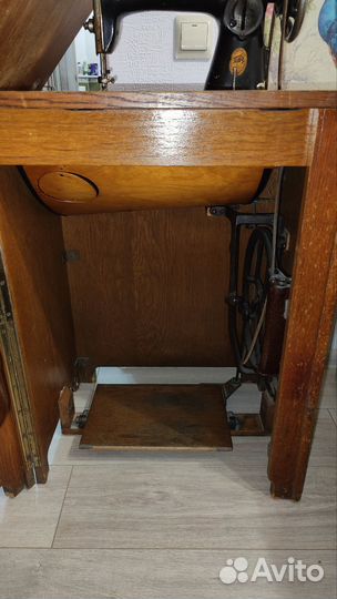 Швейная машина подольская ножная/тумба