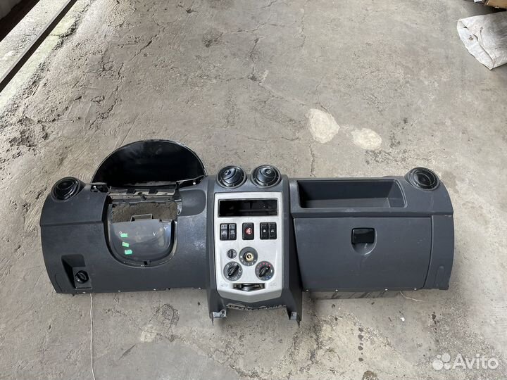 Торпеда панель Renault Logan