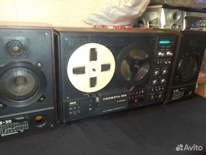 Катушечный магнитофон Снежеть 204. 1984г