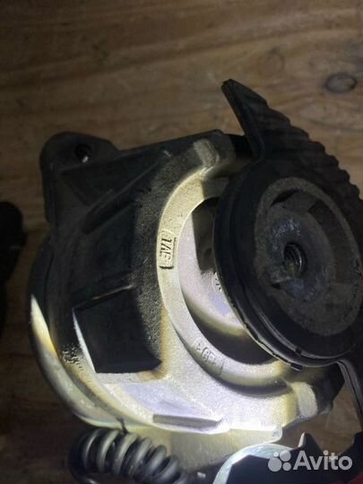 Подушка двигателя Mercedes-Benz C-Class W204