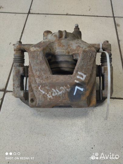 Суппорт тормозной передний левый Opel Astra J