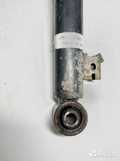 Стойка передняя Mitsubishi L200 2.5 дизель кв