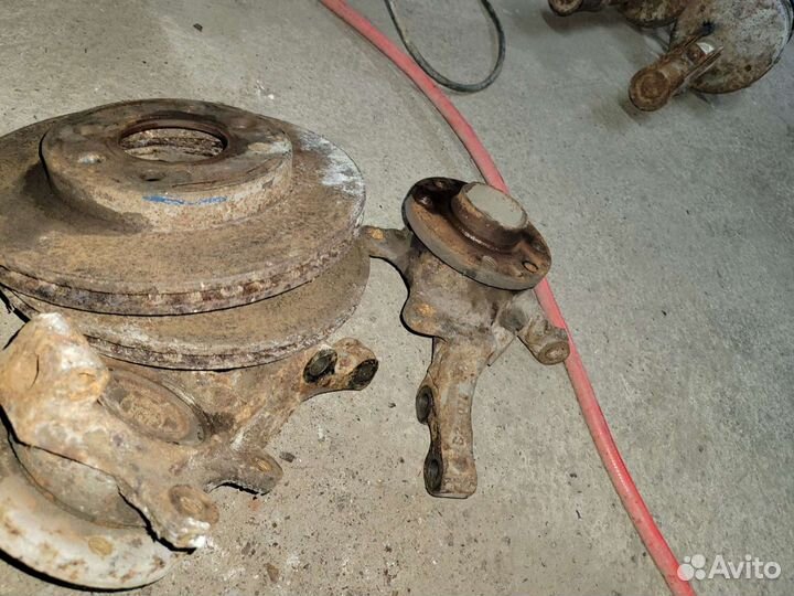 Кулак ступица на рено кангу 1