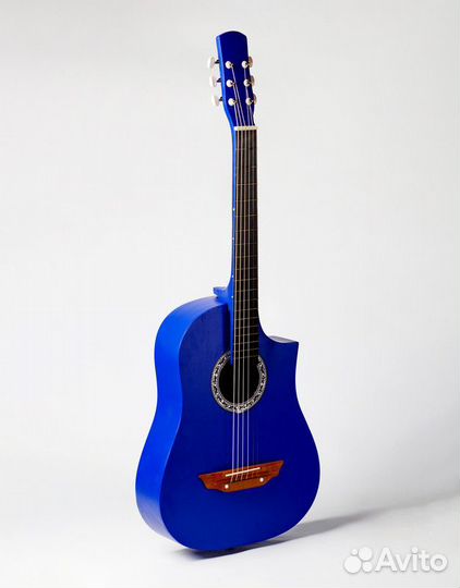 Акустическая гитара с вырезом