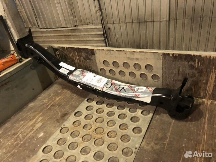 Задняя балка Land Cruiser 200 (2013) новая