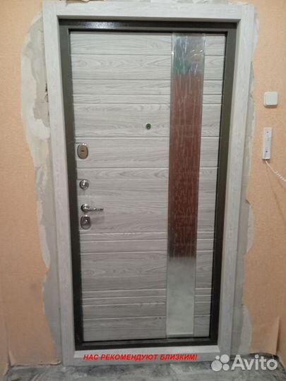 Тяжелая дверь металлическая в квартиру