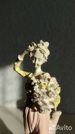 Статуэтка Девушка с букетом СССР