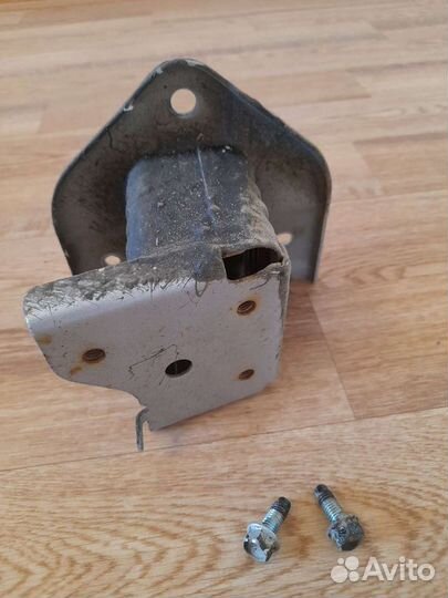 Кронштейн усилителя бампера Mitsubishi outlander