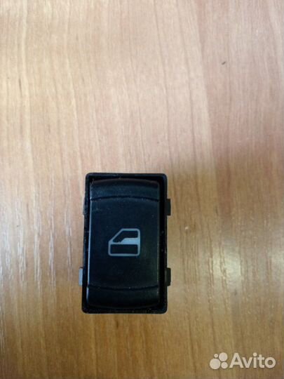 Кнопка стеклоподъемника Volkswagen Passat B5 седан