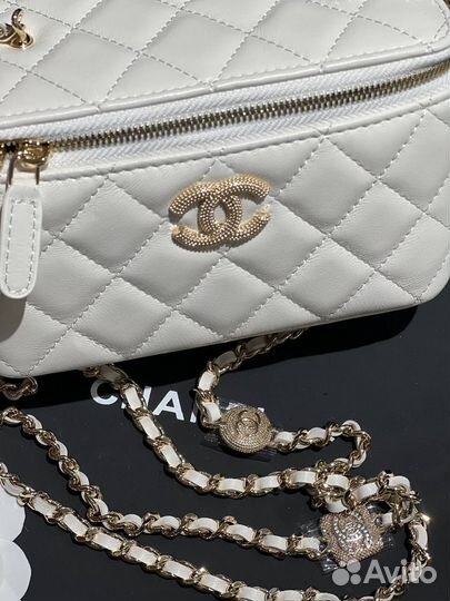 Стеганая сумка Chanel белая