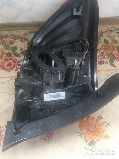 Задний правый фонарь Рено 2021